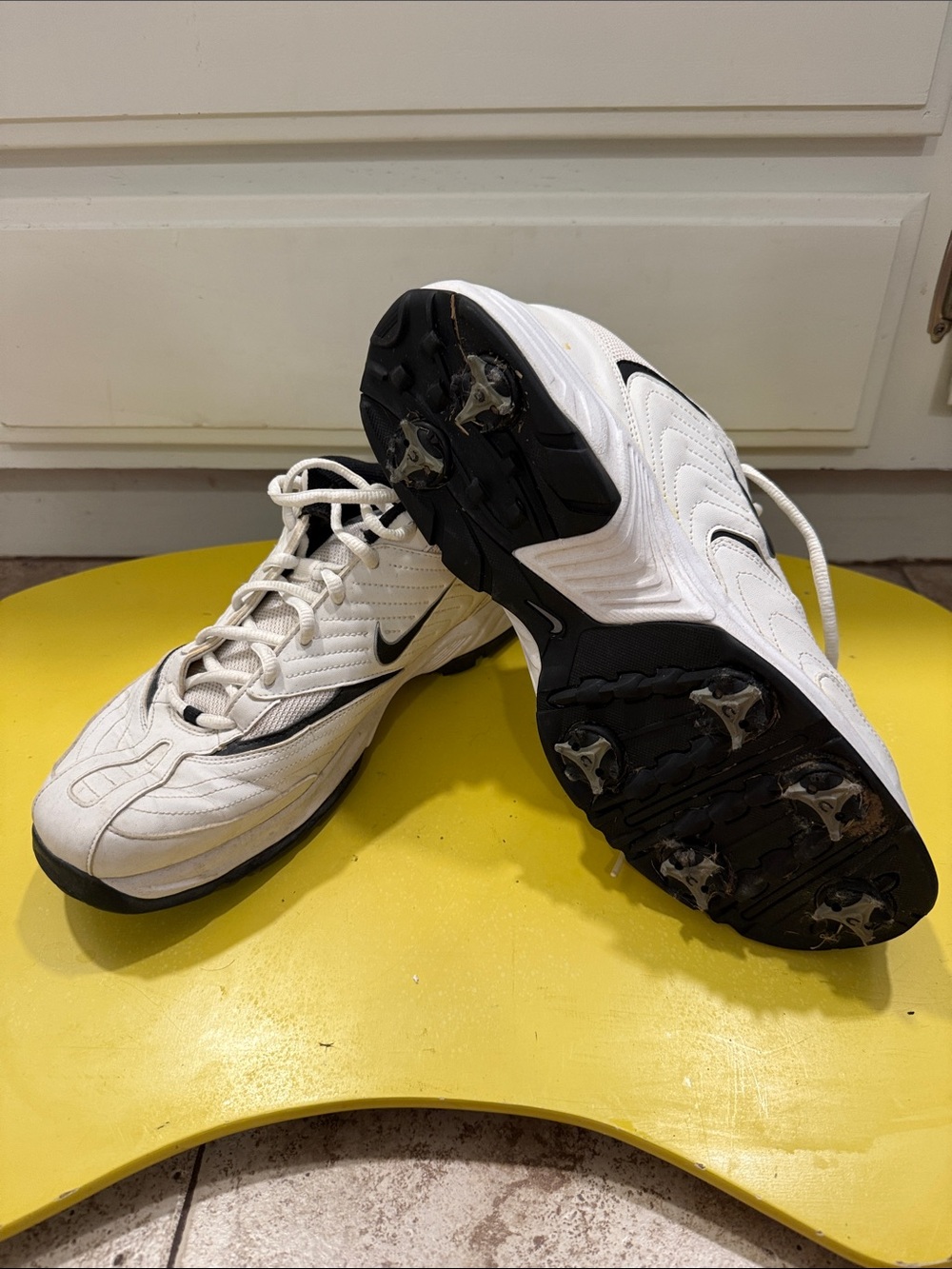 Nike Men’s White and Black Athletic Turf/Spike Golf Cleats